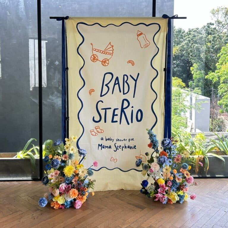 flowermail-florist-jakarta-backdrop-decor-wooden-crate-11