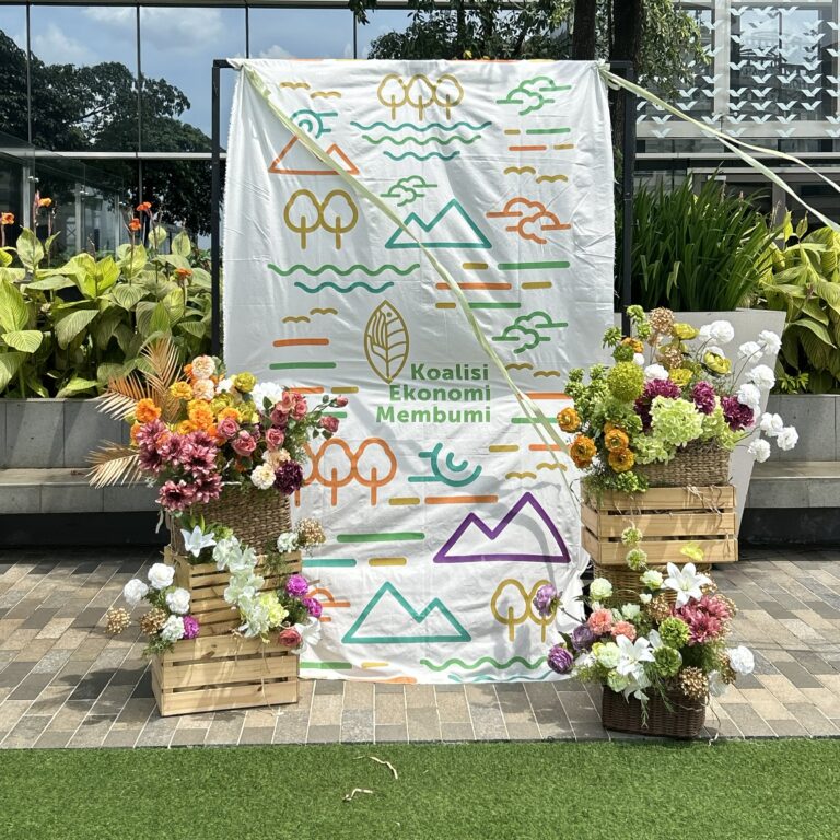 flowermail-florist-jakarta-backdrop-decor-wooden-crate-24