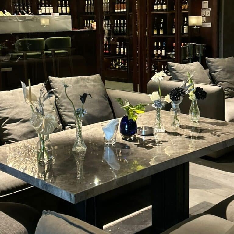 flowermail-florist-jakarta-table-decor-clear-vase-1